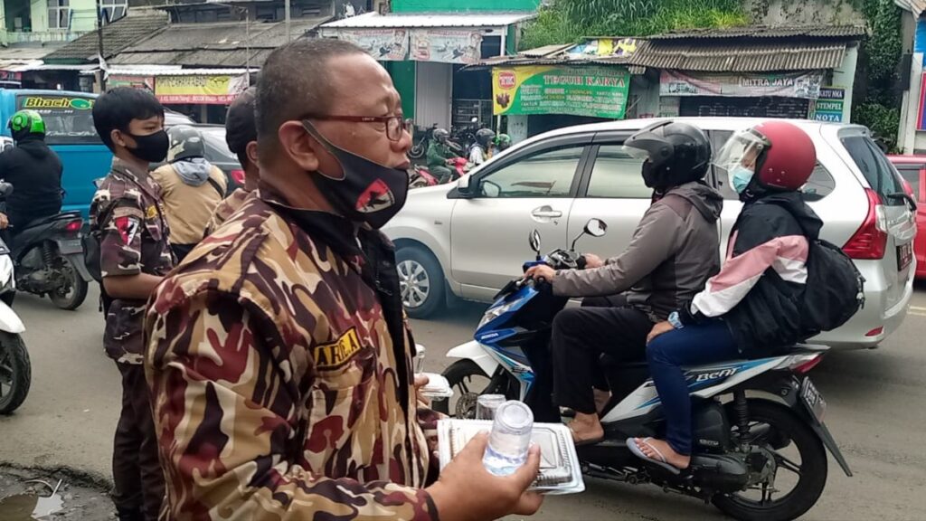 FKPPI Bogor Utara Berbagi Makan Siang ke Pengguna Jalan FKPPI, Bogor Utara, Makan Siang, Pengguna Jalan