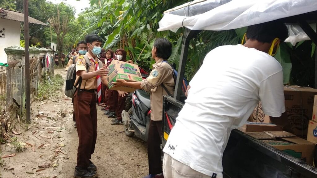Galang Dana, Mathla'ul Anwar Telukambulu, Banjir Karawang, Sungai Citarum