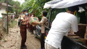 Galang Dana, Mathla'ul Anwar Telukambulu Bantu Korban Banjir Karawang Galang Dana, Mathla'ul Anwar Telukambulu, Banjir Karawang, Sungai Citarum