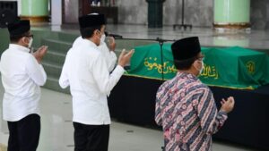 Presiden Jokowi Takziah ke Almarhum Artidjo Alkostar Presiden Jokowi, Takziah, Artidjo Alkostar