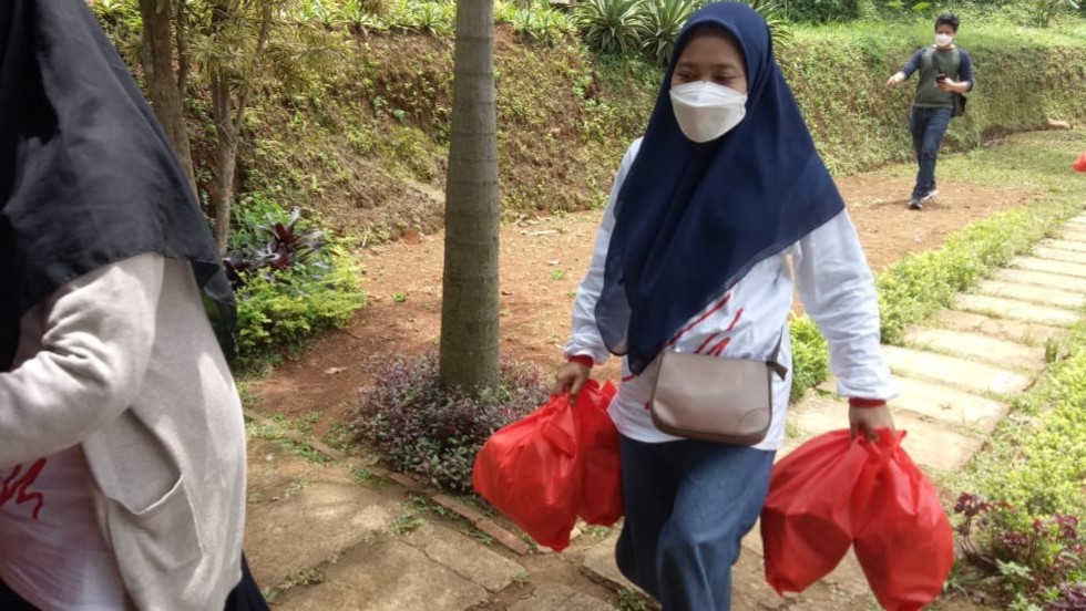 API Salurkan Sembako untuk Korban Bencana Puting Beliung API, Sembako, Bencana Alam, Puting Beliung, Megamendung