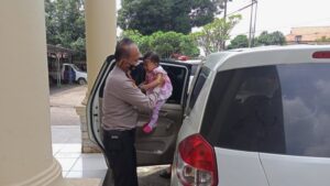 Depresi, Orang Tua Tinggalkan Bayi di Warung Depresi, Orang Tua, Bayi di Warung, Bayi