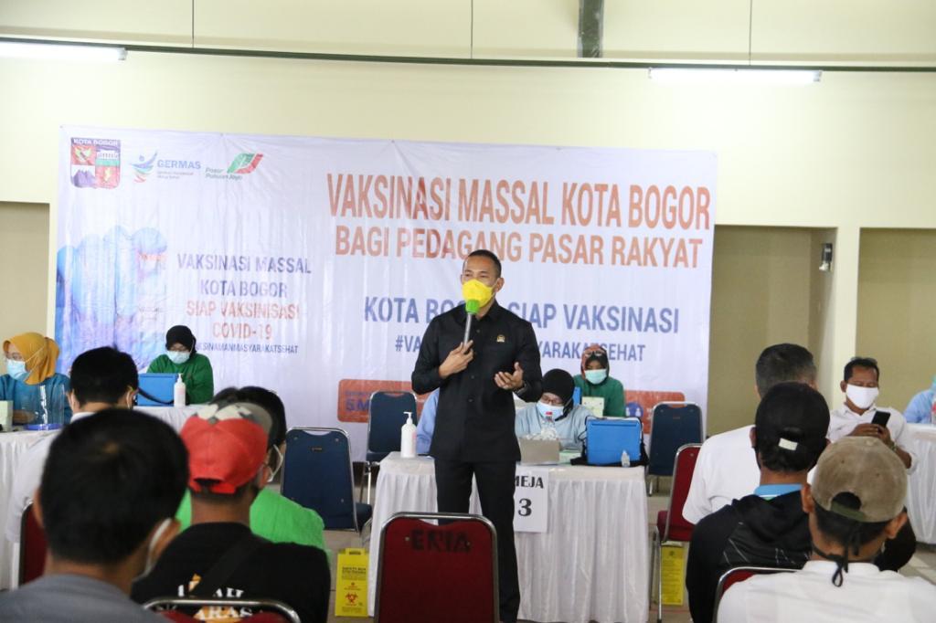 Vaksinasi Pedagang, Rusli Prihatevy: Semoga Pandemi Cepat Berlalu Vaksinasi, Pedagang Pasar, Rusli Prihatevy, Pandemi