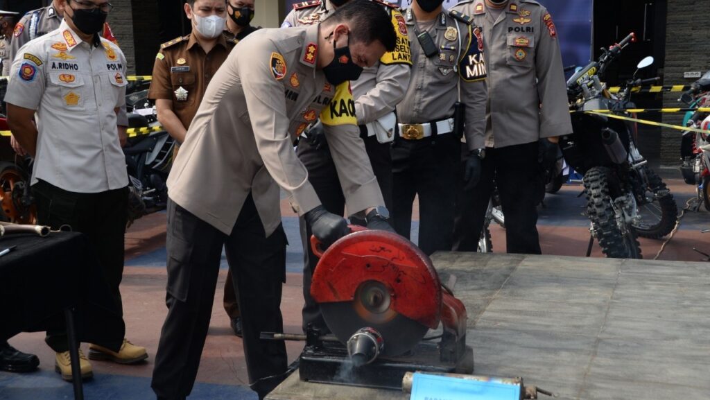 Knalpot Bising, Bising, Polres Bogor, Pemusnahan Barang Bukti, Knalpot Racing,