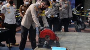 Bikin Bising, Polres Bogor Musnahkan Ratusan Knalpot Racing Knalpot Bising, Bising, Polres Bogor, Pemusnahan Barang Bukti, Knalpot Racing,