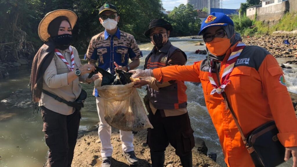 Hari Air Sedunia: Pramuka Kota Bogor Bebersih Sungai Ciliwung Hari Air Sedunia, Pramuka, Pramuka Kota Bogor, Bebersih, Sungai Ciliwung, Ciliwung