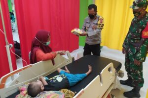 Polres Bogor dan Muspika Cigudeg Bantu Penderita Gizi Buruk Polres Bogor, Polsek Cigudeg, Muspika, Cigudeg, Gizi Buruk
