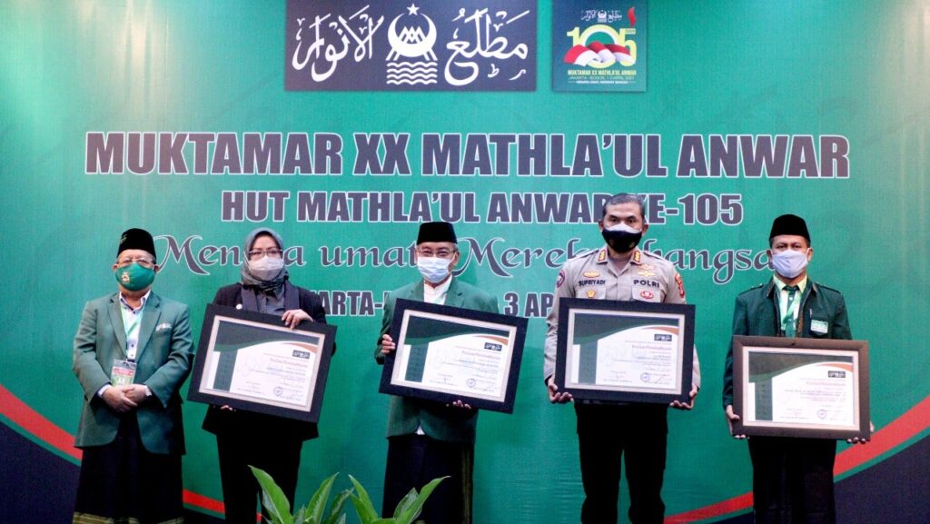 Kyai Embay Terpilih sebagai Ketum Mathla'ul Anwar periode 2021-2026 Kyai Embay, Embay Mulya Syarief, Muktamar, Mathla'ul Anwar