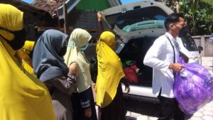 Jelang Ramadhan, DD Bali Salurkan Mukena Bagi Dhuafa dan Lansia Ramadhan, DD Bali, Bali, Mukena, Dhuafa, Lansia