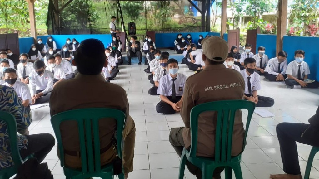 Pelajar, SMK Sirojul Huda, Penyuluhan, Hukum