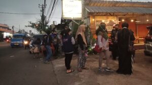 Komunitas AXS Cibinong City Reborn Berbagi Takjil Gratis Komunitas, AXS Cibinong City Reborn, AXS, AXS CCR, Berbagi, Takjil, Takjil Gratis