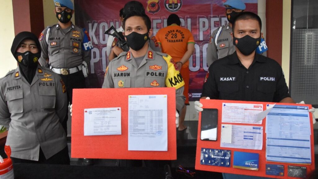 Polres Bogor Tangkap Tersangka Penggelapan Uang Nasabah BRI Polres Bogor, Tersangka, Penggelapan, Nasabah, BRI