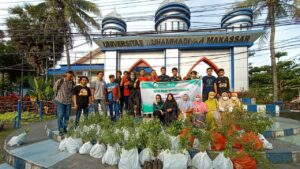 Hari Bumi, Mahasiswa Unismuh Makassar Bagikan 1000 Bibit Pohon Hari Bumi, Mahasiswa, Unismuh Makassar, Makassar, Bibit Pohon