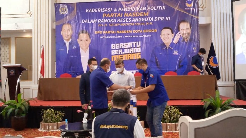 Vokalis, Band Republik, Partai Nasdem, Nasdem Kota Bogor, Herdian Wantogia