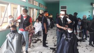 HUT ke-29, Kecamatan Asemrowo Gelar Potong Rambut Gratis HUT, Asemrowo, Potong Rambut, Gratis