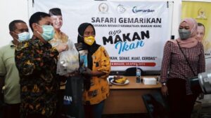 Safari Gemarikan: Sebar 500 Paket Menu Ikan untuk Warga Kota Bogor Safari, Gemarikan, Menu Ikan, Paket Ikan, Kota Bogor, Budhy Setiawan