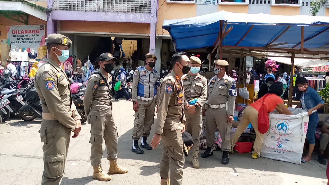 Jelang Idul Fitri, PKL Dewi Sartika Ditertibkan