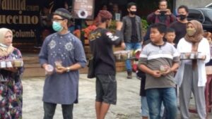 Paguyuban Batacigor Berbagi Takjil di Jalan Bukit Pelangi Paguyuban Batacigor, Takjil, Bukit Pelangi