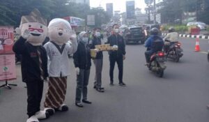 PHRI Minta Kelonggaran Wisatawan, Bumi Aki Kerahkan Karyawan Sebar Makanan PHRI, Kelonggaran Wisatawan, Wisatawan, Pariwisata, Bumi Aki, Karyawan, Makanan