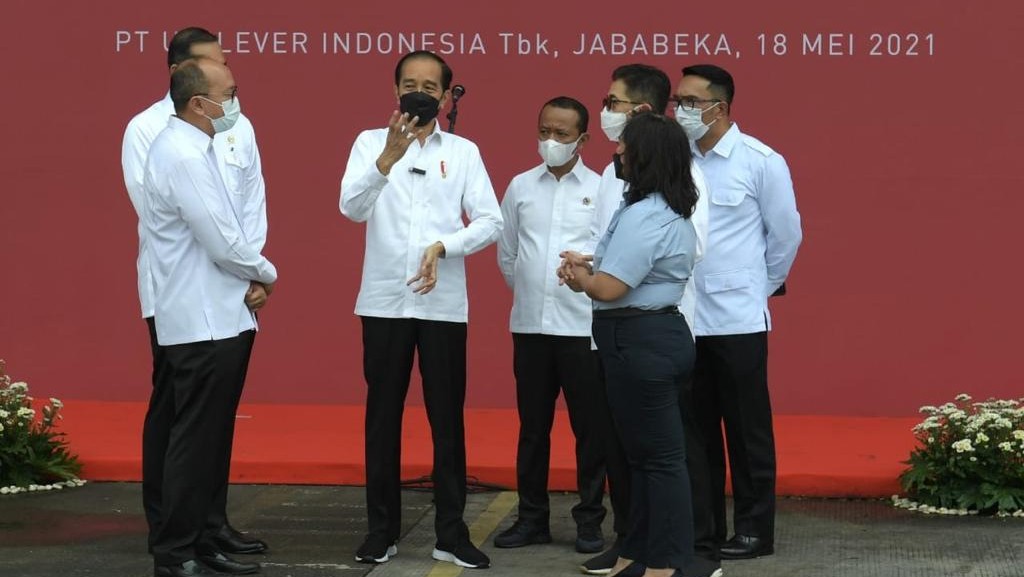 Presiden Jokowi Tinjau Vaksinasi Covid-19 Gotong Royong untuk Pekerja Presiden Jokowi, Vaksinasi Covid-19, Vaksinasi Gotong Royong, Vaksinasi, Pekerja