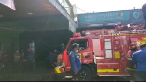 Toko Sepatu di Cibinong Kebakaran, Diduga Akibat Korsleting Listrik Toko Sepatu, Sukahati, Cibinong, Kebakaran, Korsleting, Korsleting Listrik
