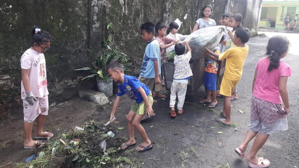 HJB 539, HJB, Panaragan, Gotong-royong, Lingkungan HJB ke 539: Warga Panaragan Gotong-royong Bersihkan Lingkungan