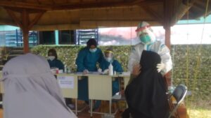 Santri Bina Duta Madani Jalani Swab Antigen Santri, Pesantren, Bina Duta Madani, Swab Antigen