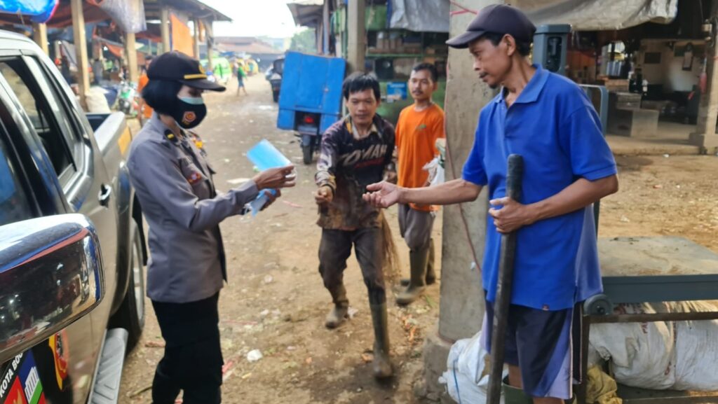 Sosialisasi PPKM Darurat, Polresta Bogor Datangi Bank hingga Pasar TU Sosialisasi PPKM, PPKM Darurat, Polresta Bogor, Bank BRI, Bank BJB, Pasar TU