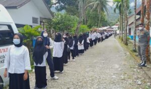 Antrian Panjang di BLK Lubuksikaping Berebut Vaksin Sinovac Antrian Panjang, BLK Lubuksikaping, Kabupaten Pasaman, Vaksinasi Covid-19, Vaksin Sinovac