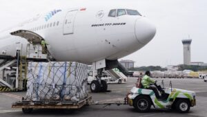 Giliran 1,4 Juta Dosis Vaksin Sinopharm Tiba di Indonesia Dosis Vaksin, Vaksin Sinopharm, Sinopharm, Vaksin Covid-19, Bandara Indonesia