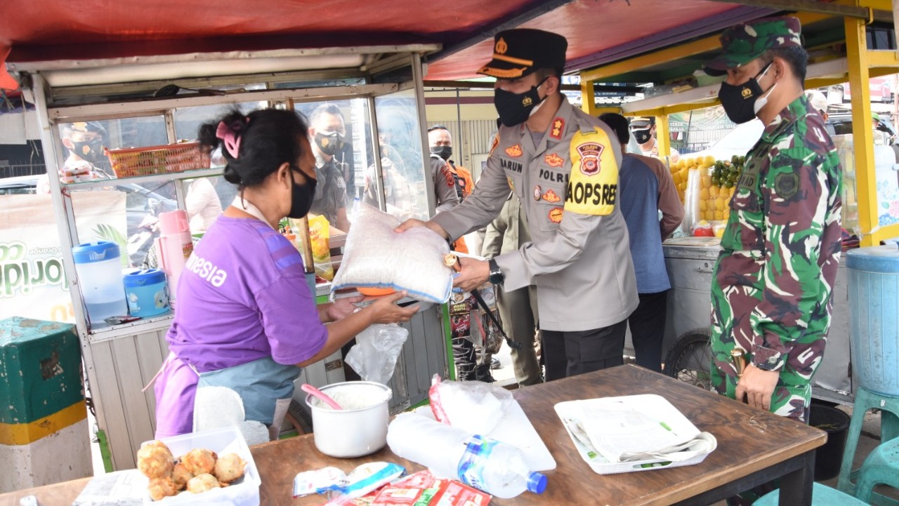 Polres Bogor, Sembako, Pedagang, AKBP Harun, Protokol Kesehatan, PPKM Darurat