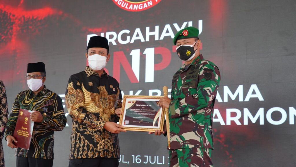 Banyak Terobosan, Brigjen Achmad Fauzi Dapat Penghargaan dari BNPT Korem 061, Danrem 061, Terobosan, Achmad Fauzi, Penghargaan, BNPT