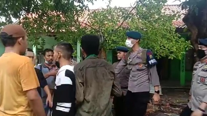 Belasan Mahasiswa Diangkut Polisi Usai Demo Menolak PPKM Darurat Mahasiswa, HMI, Polisi, Demo PPKM, PPKM Darurat