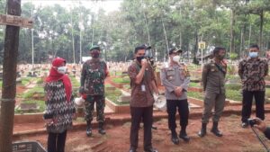 Pelanggar Prokes di Cileungsi Diajak Wisata ke Pemakaman Covid-19 Pelanggar Prokes, Cileungsi, Wisata, Pemakaman Covid-19