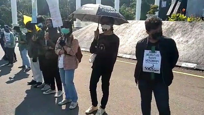 Tolak PPKM, Puluhan Mahasiswa di Kota Bogor Gelar Aksi Bungkam Tolak PPKM, PPKM Level 4, PPKM Darurat, Mahasiswa Bogor, Aksi Bungkam