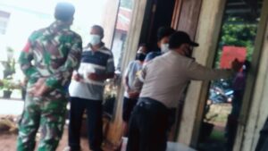 Kapolsek Tajurhalang Bagikan Sembako dan Vitamin untuk Warga Isoman Kapolsek Tajurhalang, Tajurhalang, Sembako, Vitamin, Warga Isoman