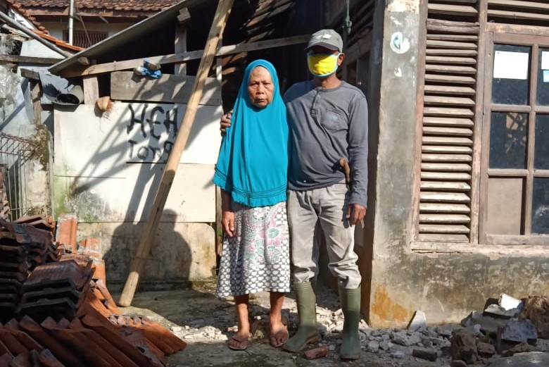 Rumah Roboh, Nenek, Sebatangkara, Kiarapandak, Warga Bogor, Butuh Perhatian