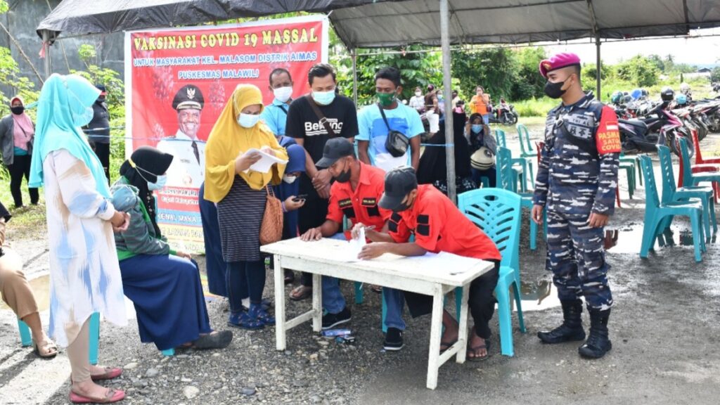 Ciptakan Kekebalan Komunal, Pasmar 3 Gelar Vaksinasi untuk Warga Aimas Kekebalan Komunal, Pasmar 3, Vaksinasi, Warga Sorong, Distrik Aimas