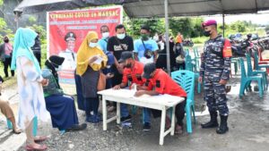 Ciptakan Kekebalan Komunal, Pasmar 3 Gelar Vaksinasi untuk Warga Aimas Kekebalan Komunal, Pasmar 3, Vaksinasi, Warga Sorong, Distrik Aimas