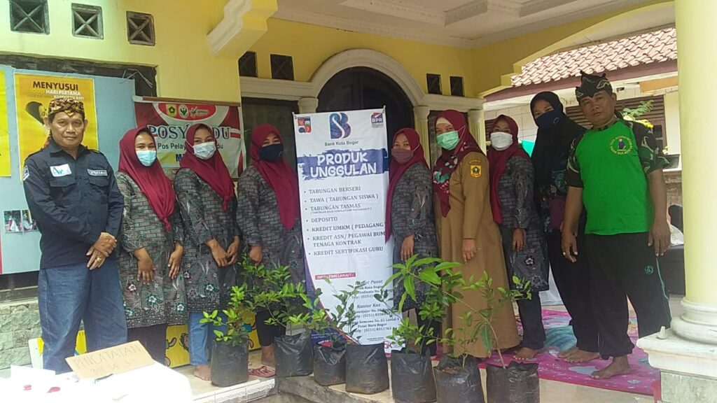 Sosialisasi Kampung Ramah Lingkungan, Posyandu Melati V Bagikan Pohon Produktif Sosialisasi, Kampung, Ramah Lingkungan, Posyandu Melati, Pohon Produktif
