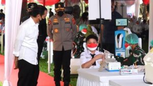 Presiden Jokowi Tinjau Vaksinasi Pelajar di Kebun Raya Bogor Presiden Jokowi, Vaksinasi Pelajar, Vaksinasi Covid-19, Kebun Raya, Kebun Raya Bogor