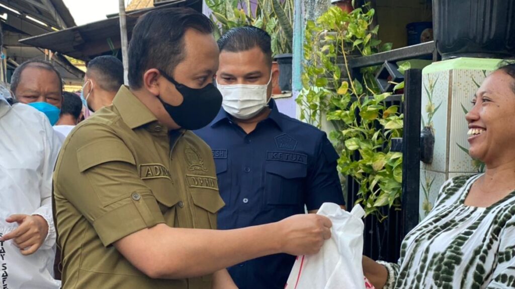 Duet Politisi Gerindra Bagikan Sembako Untuk Warga Terdampak Covid-19 Politisi Gerindra, Sembako, Warga Jakarta, Terdampak Covid-19