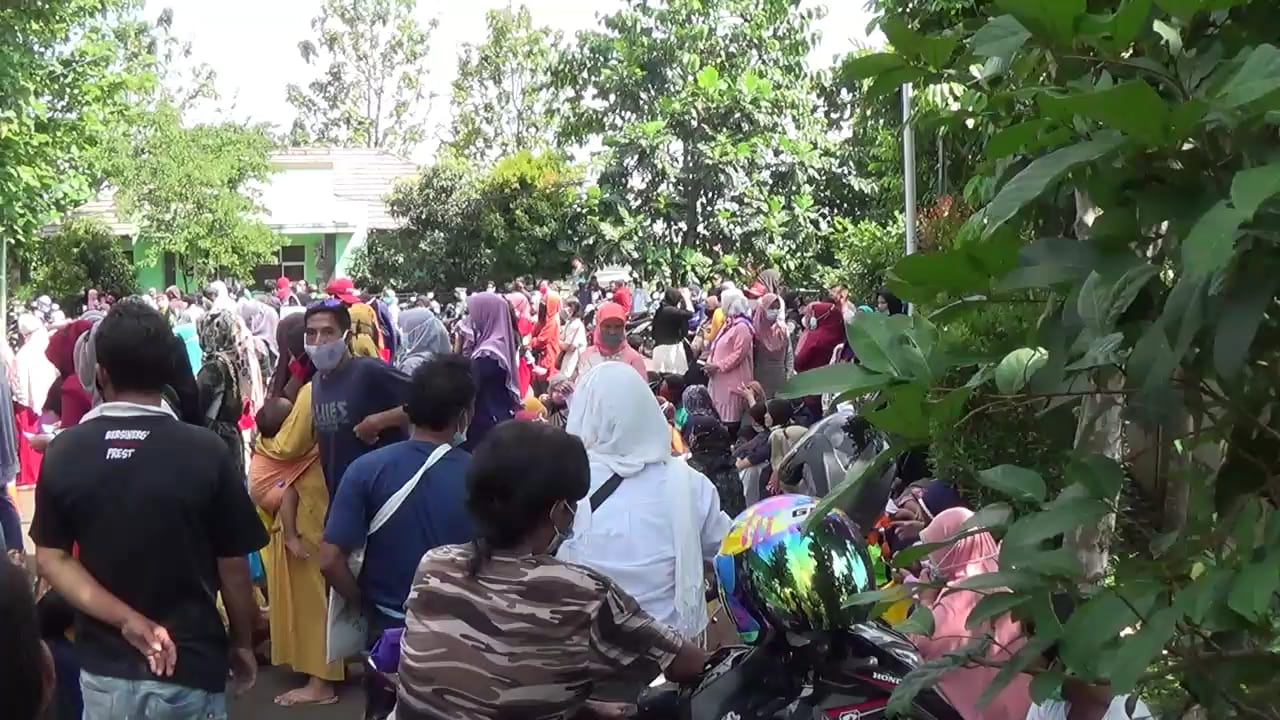 Kerumunan, Antri Beras, Beras Bulog, Kota Bogor