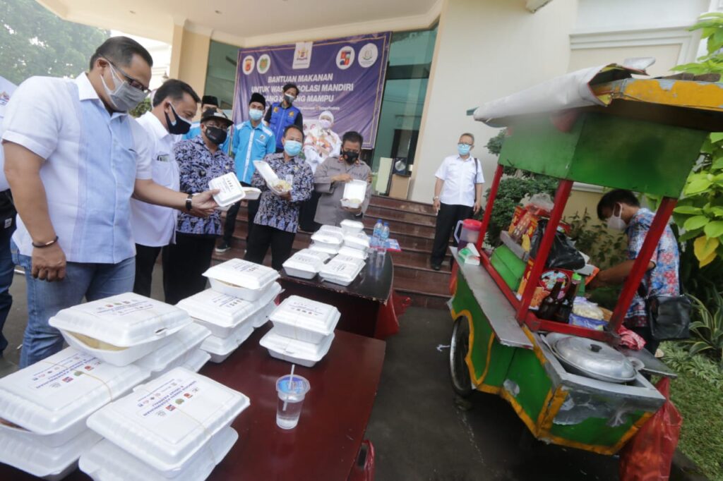 Kadin Borong Produk UMKM Untuk Warga Isoman di Bogor Barat Kadin Kota Bogor, Produk UMKM, Warga Isoman, Bogor Barat
