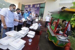 Kadin Borong Produk UMKM Untuk Warga Isoman di Bogor Barat Kadin Kota Bogor, Produk UMKM, Warga Isoman, Bogor Barat
