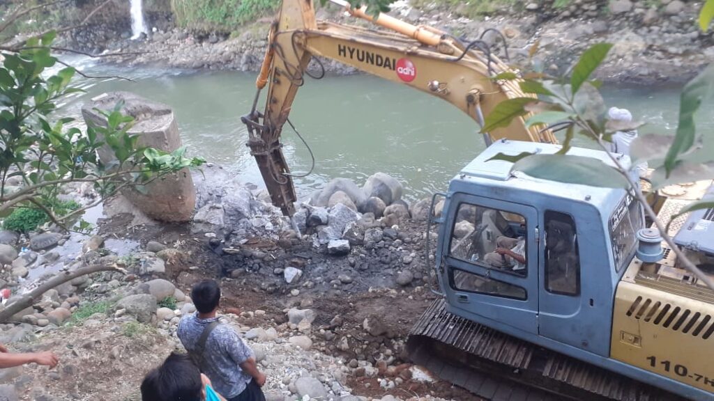 Merespon Keluhan Warga, Pelaksana Proyek Irigasi Ciliwung Siap Berkoordinasi Keluhan Warga, Proyek, Irigasi Ciliwung, Koordinasi