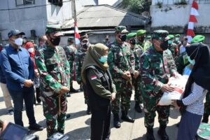 Dirut PPJ Terima Kunjungan Pangdam Siliwangi: Berbagi untuk Warga Isoman Perumda PPJ, Muzakkir, Terima Kunjungan Pangdam Siliwangi, Warga Isoman, Nugroho Budi Wiryanto