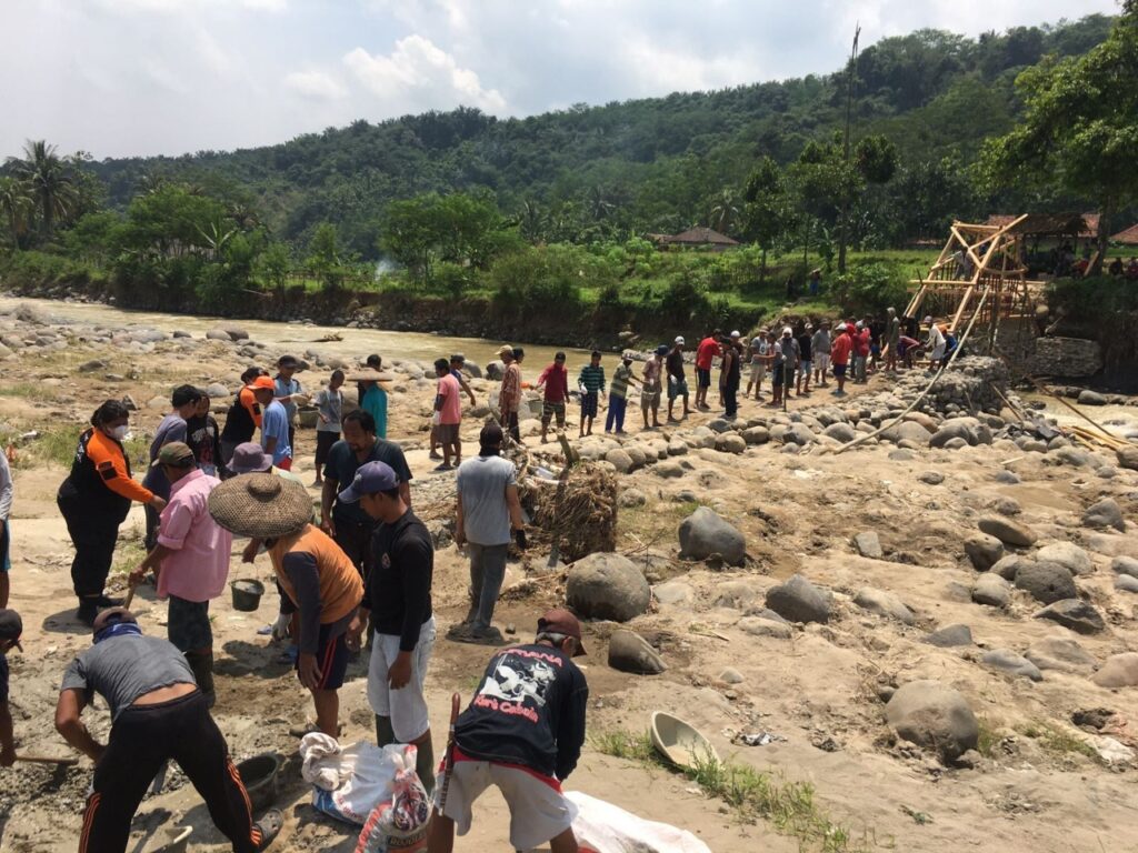 Merespon Banjir, DMC DD Gulirkan Bantuan untuk Tiga Wilayah Banjir, DMC DD, Dompet Dhuafa, Bantuan Banjir
