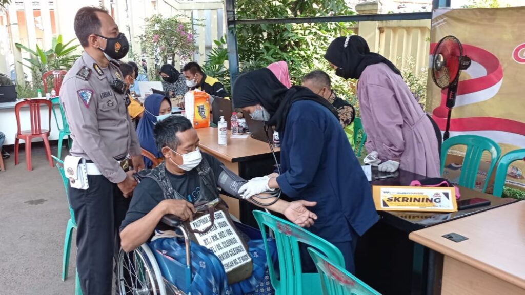 Ribuan Orang Ikuti Vaksinasi Polsek Cileungsi di 6 Lokasi Vaksinasi Covid-19, Polsek Cileungsi, Cileungsi