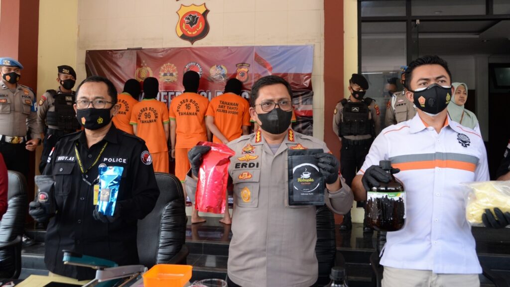 Polres Bogor dan Polda Jabar Ungkap Jaringan Peredaran Tembakau Sintetis Polres Bogor, Polda Jabar, Narkoba, Tembakau Sintetis